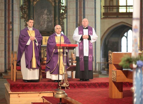 Masz Św. z udziałem ks. bp Mariana Błażeja Kruszyłowicza - 04.12.2011 r.